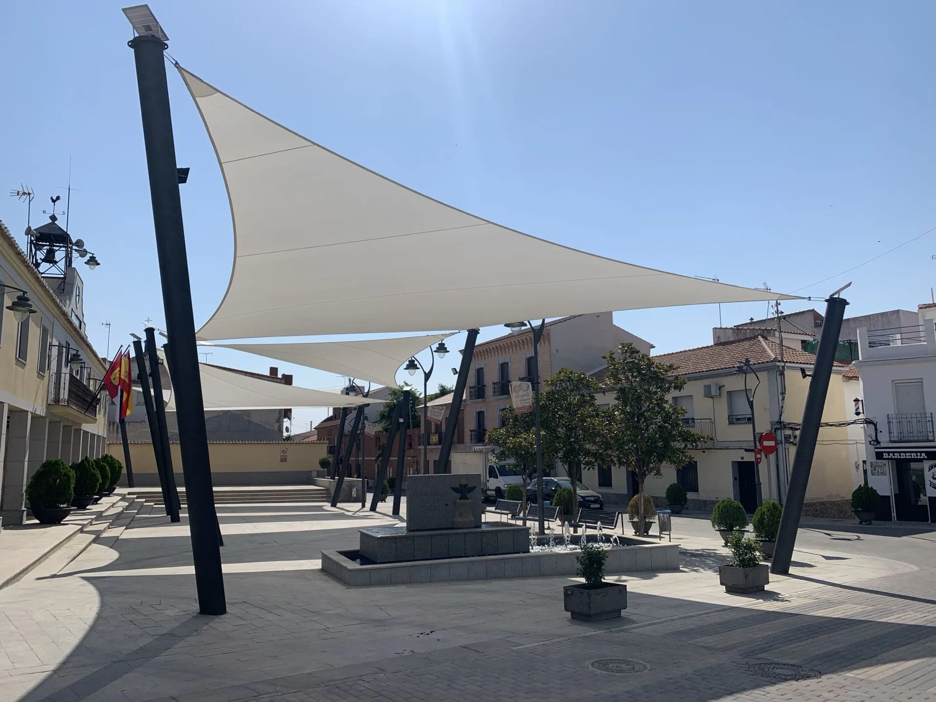 Vela de sombra triangular tensada