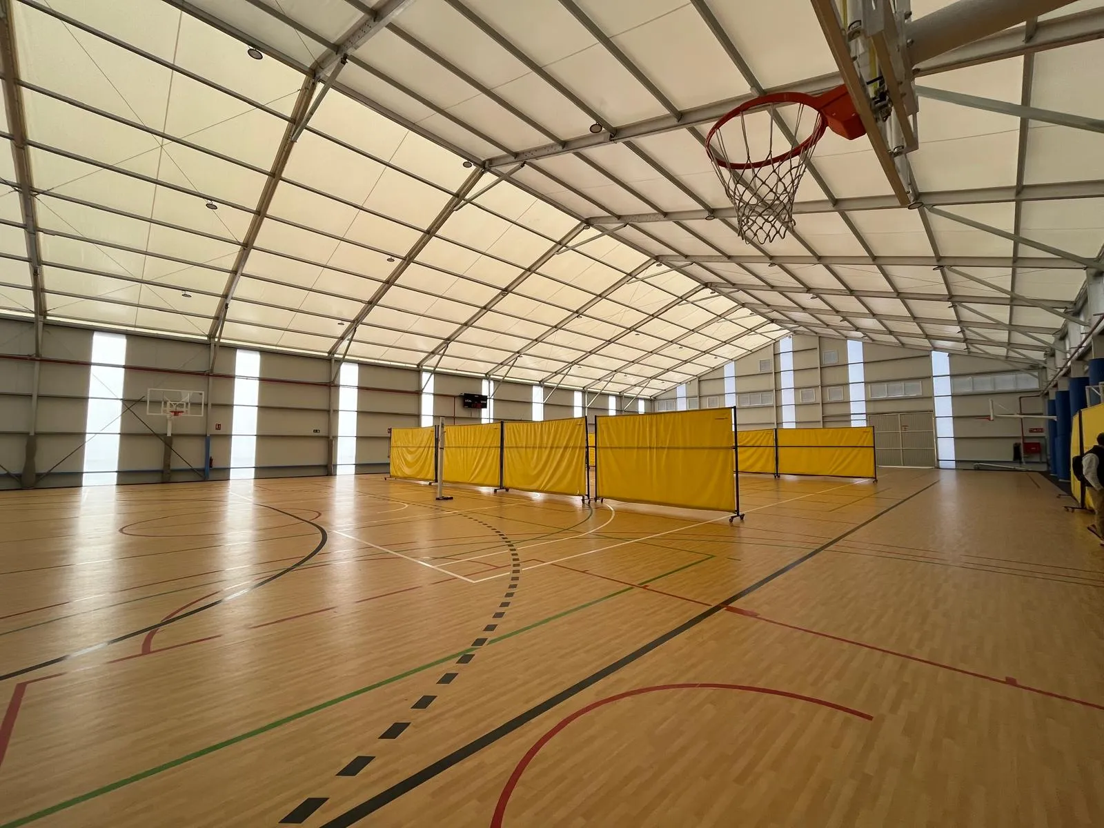 Pabellón deportivo polivalente cubierto con carpa modular
