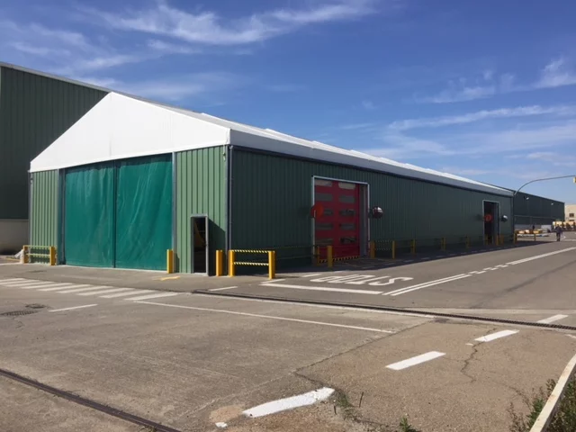 Carpa desmontable modular con estructura de aluminio y cubierta textil