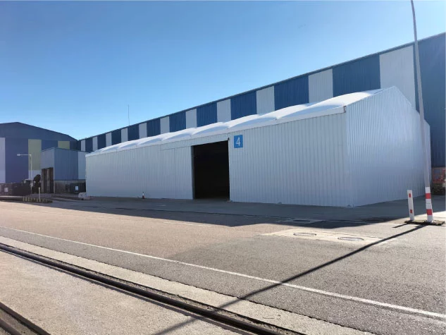 Interior de carpa industrial modular