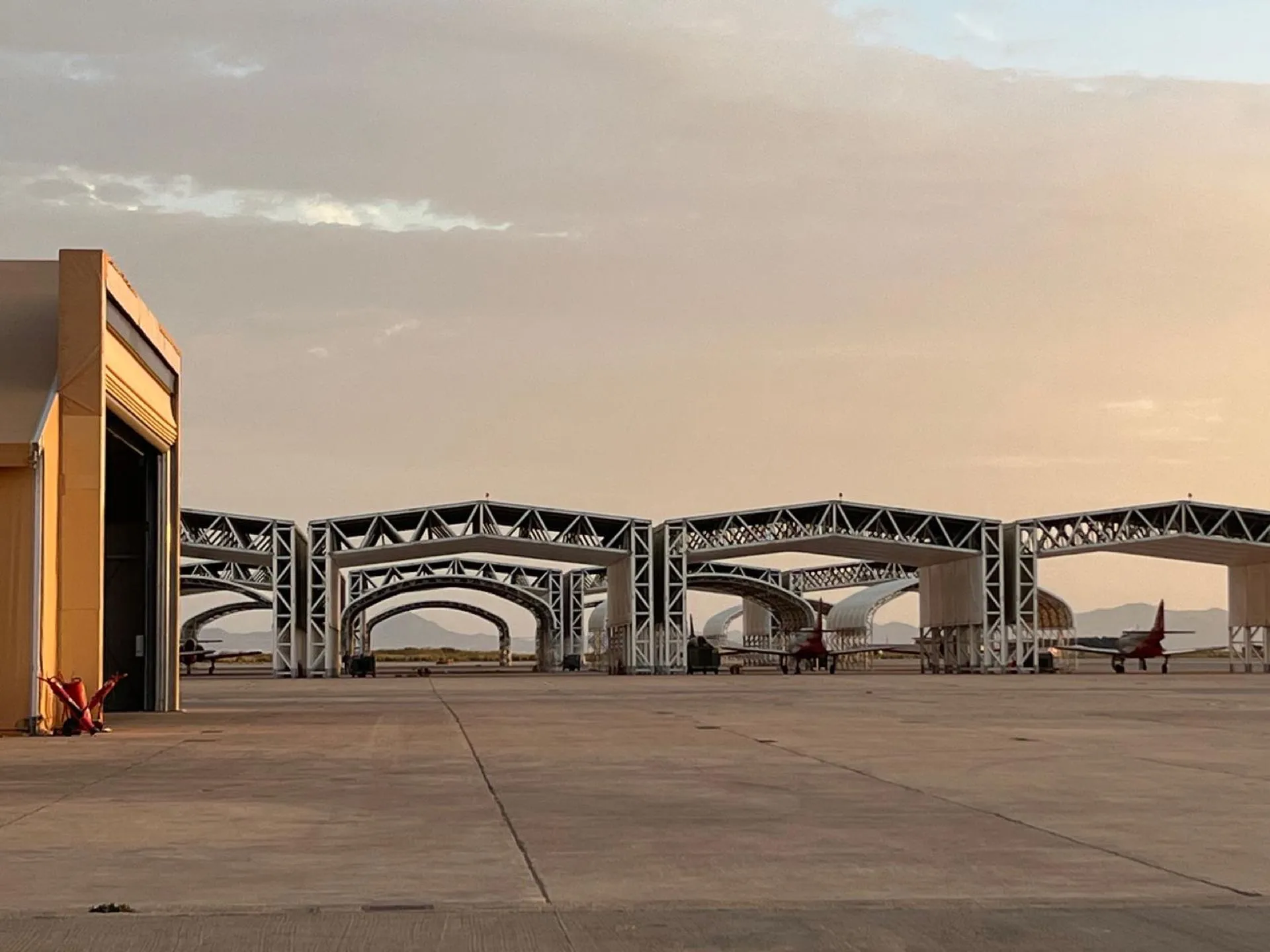 Hangares militares desmontables para aviones en base aérea