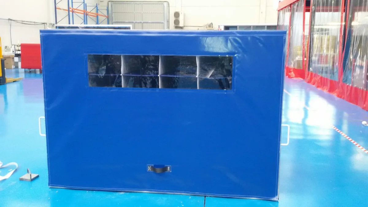 Contenedor textil de PVC con ventana para piezas de automoción