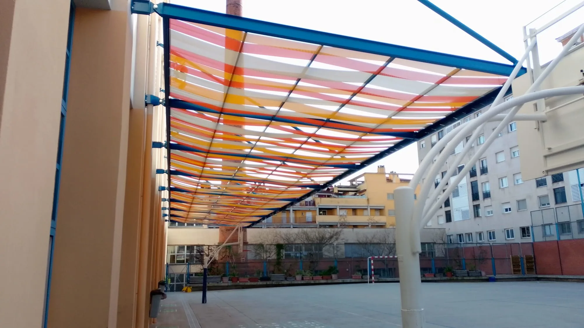 Cubierta de Sombra sin Pilares para el Centro Escolar Creu Alta — Sabadell — imagen 2