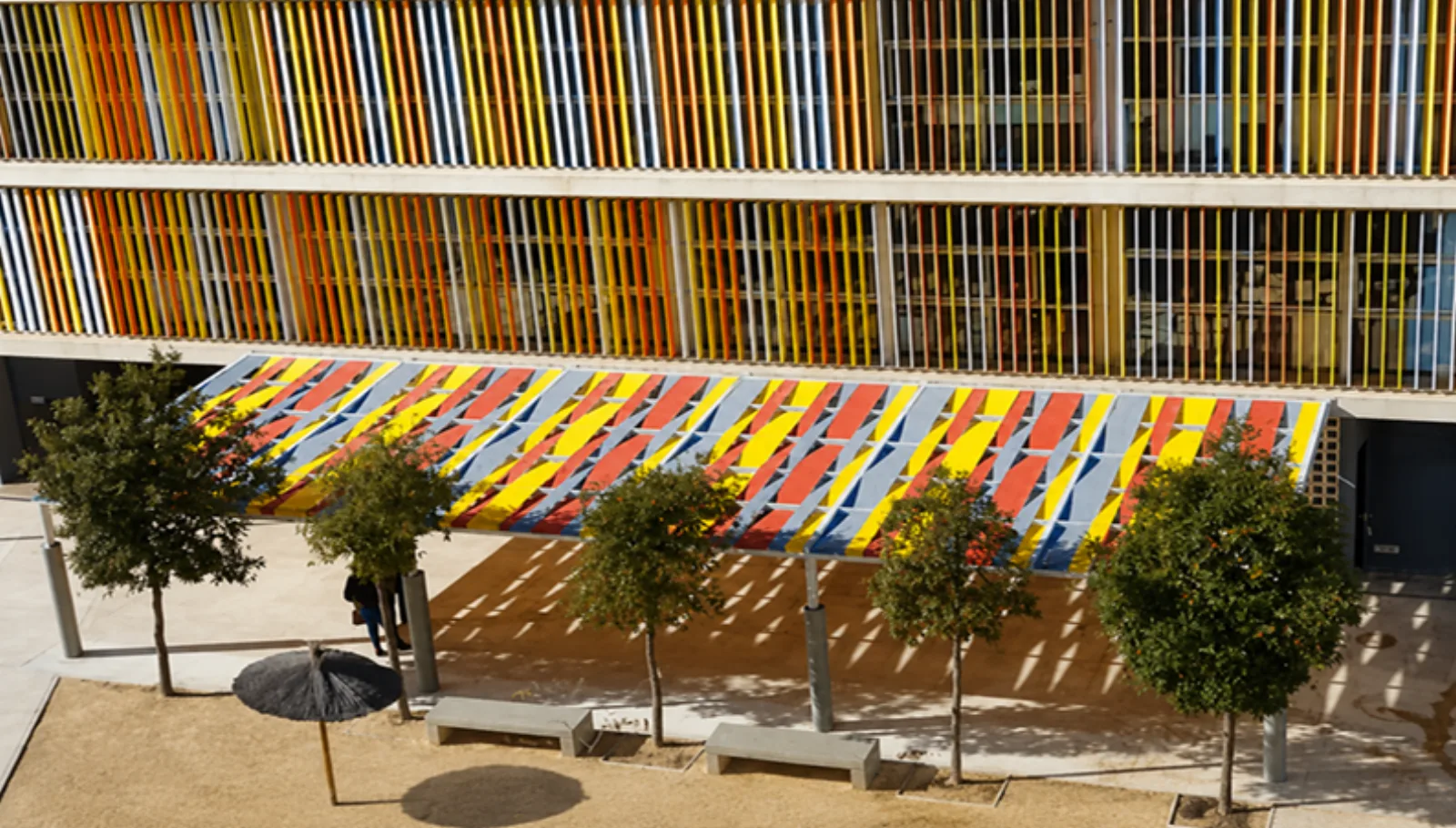 Cubierta de Alta Resistencia para Patio de Colegio en Calpe