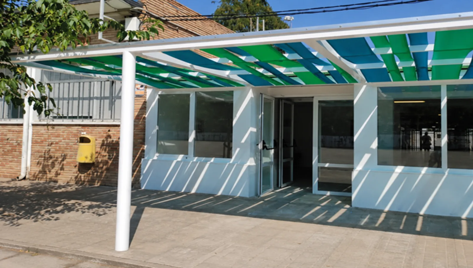 Cubierta Textil para Acceso Institucional en Zaragoza — imagen 2