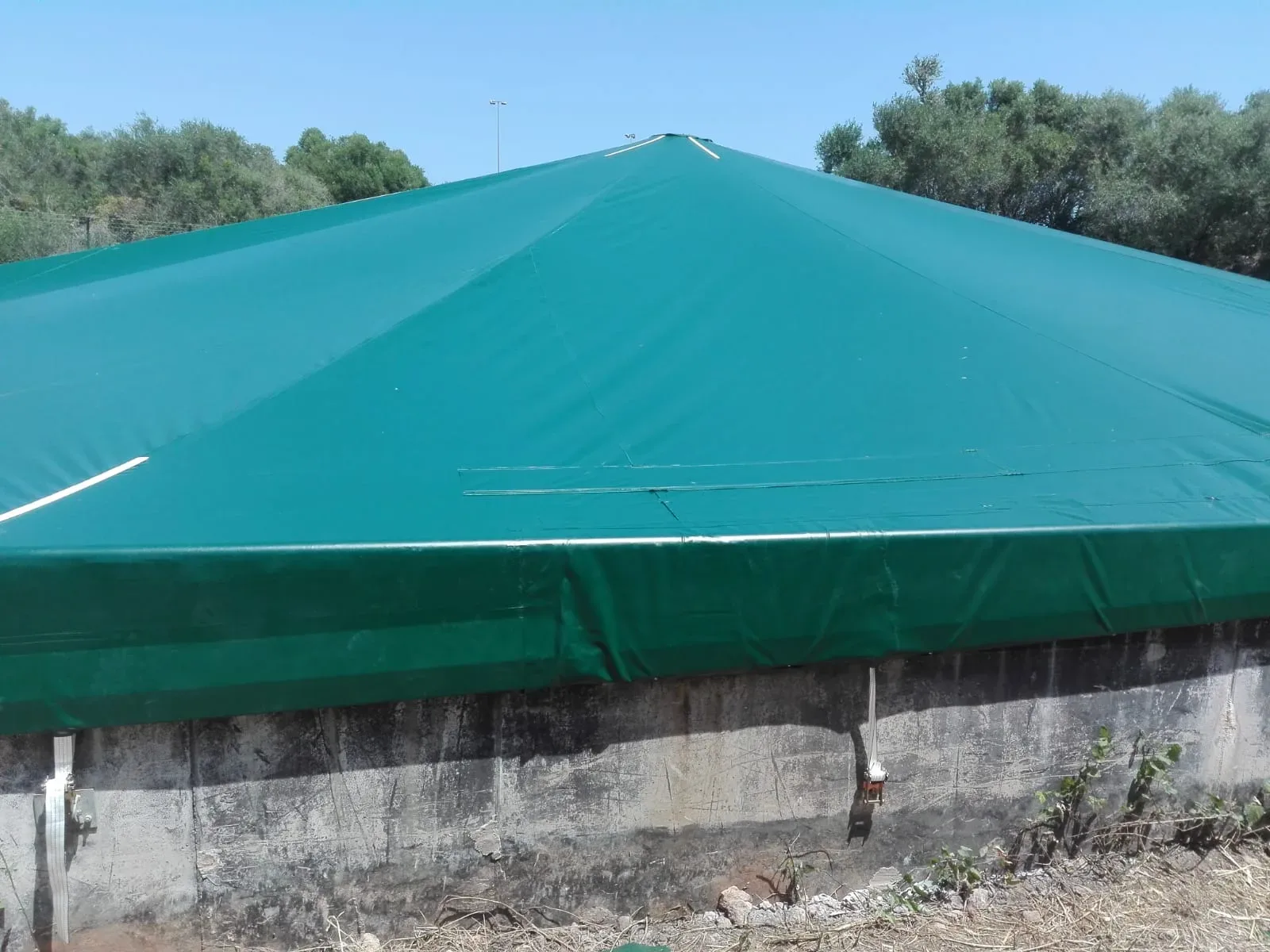 Cubierta Textil Tensada para Depósito de Aguas — Aeropuerto de Menorca