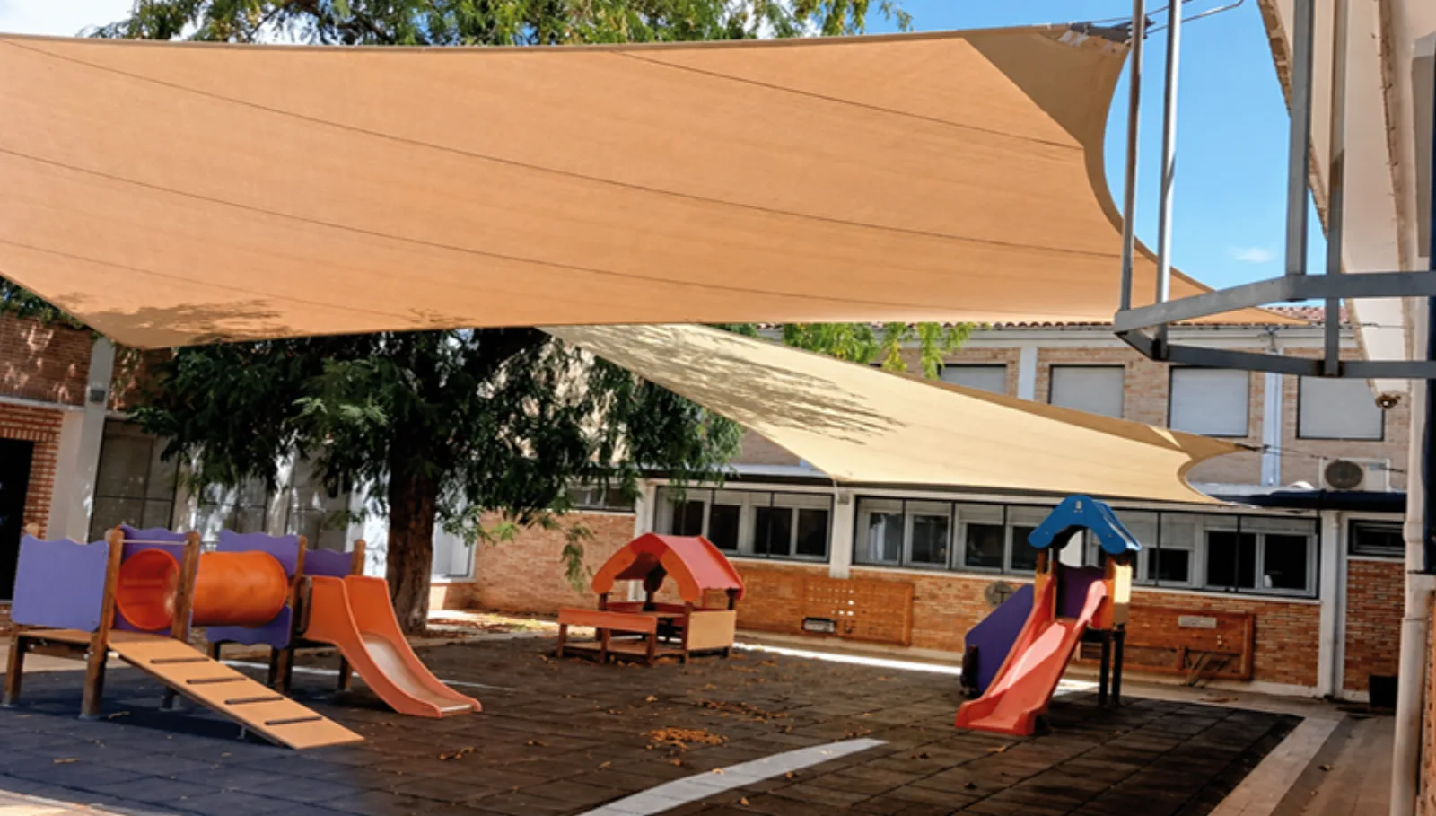 Instalación Textil para Mejorar el Uso del Patio Escolar en Zaragoza — imagen 2