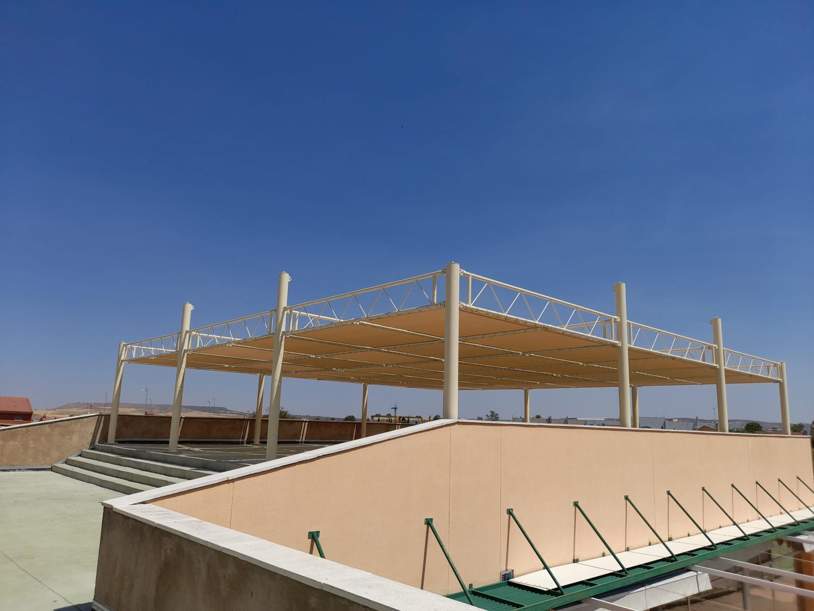 Instalación estructura de sombra de 350 m² en el colegio público infantil de Loeches