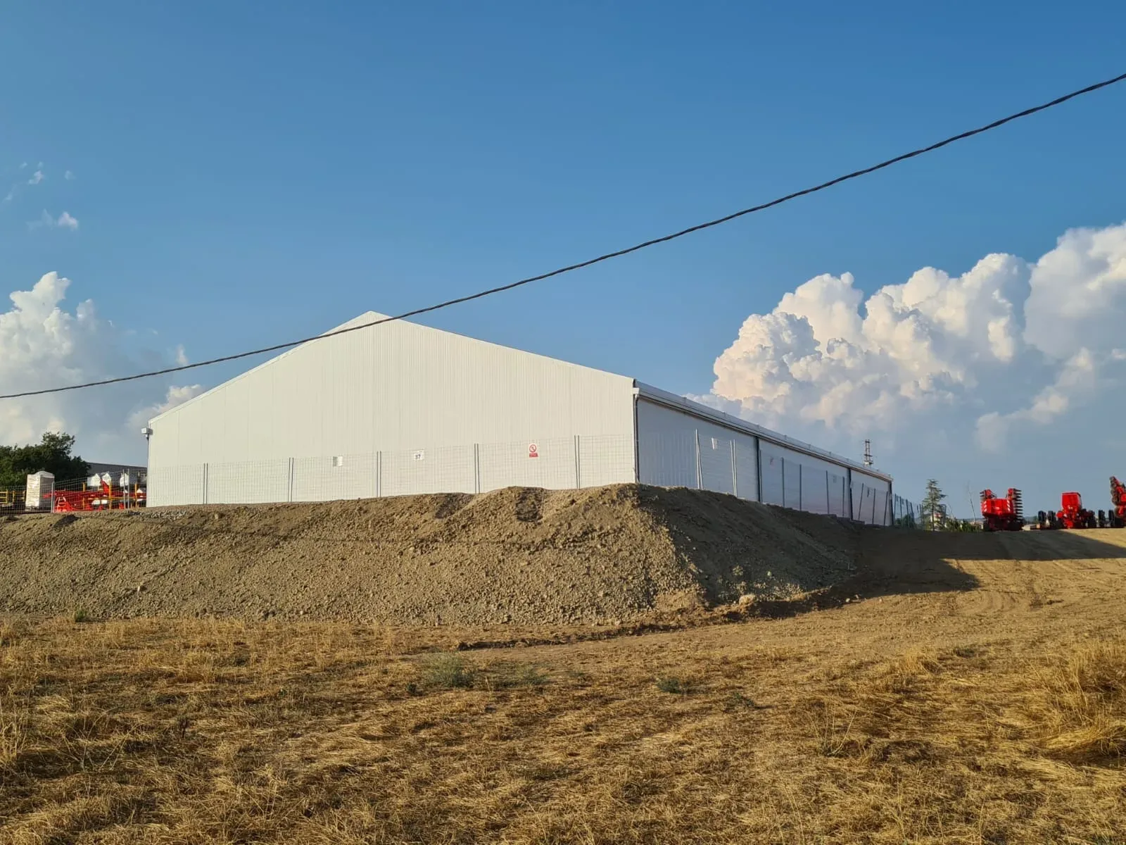 Nave Almacén de 1.000 m² con Doble Cubierta y Separación Intermedia — Tarragona
