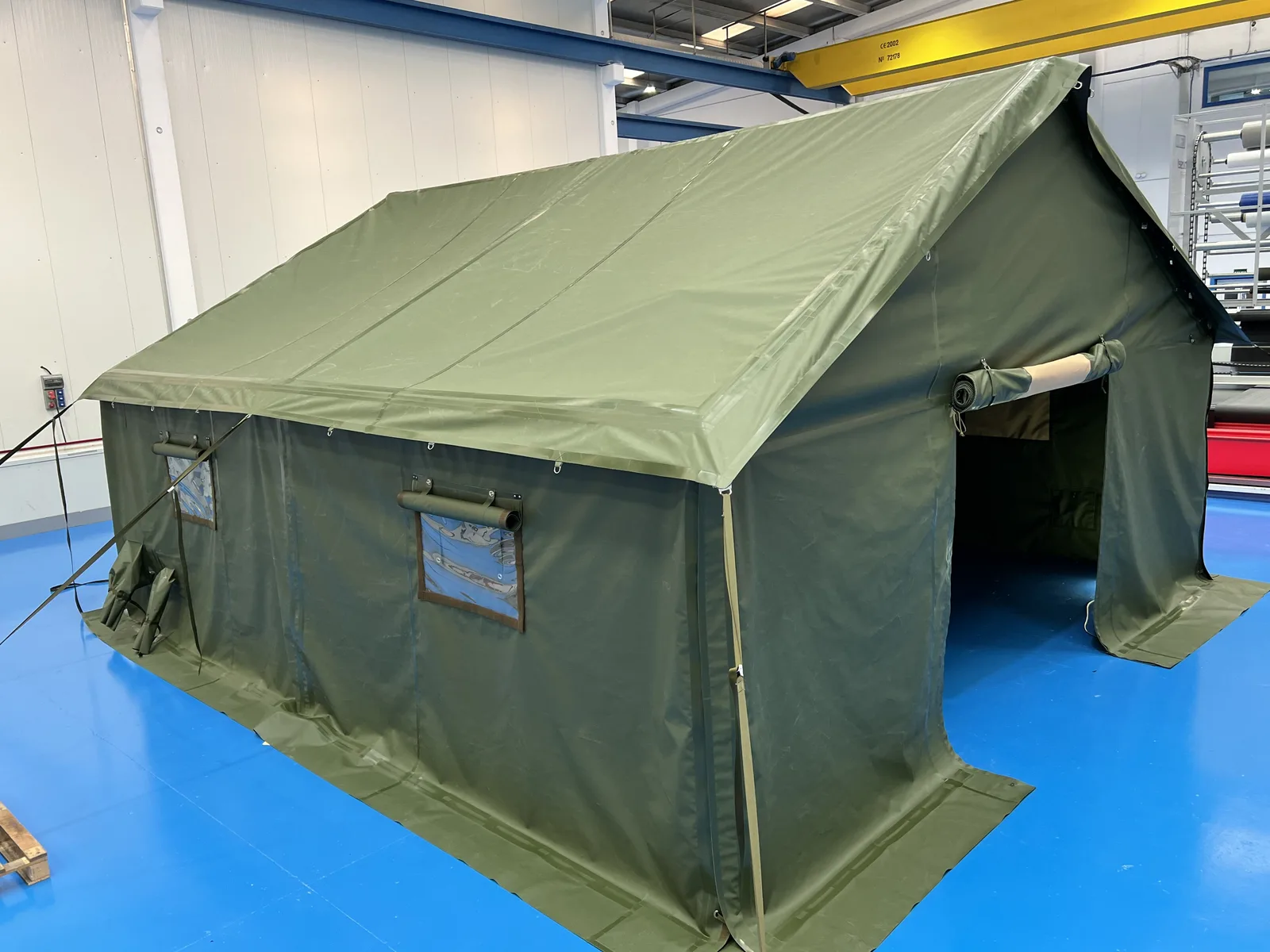 Tienda Militar con Estructura Interior Metálica